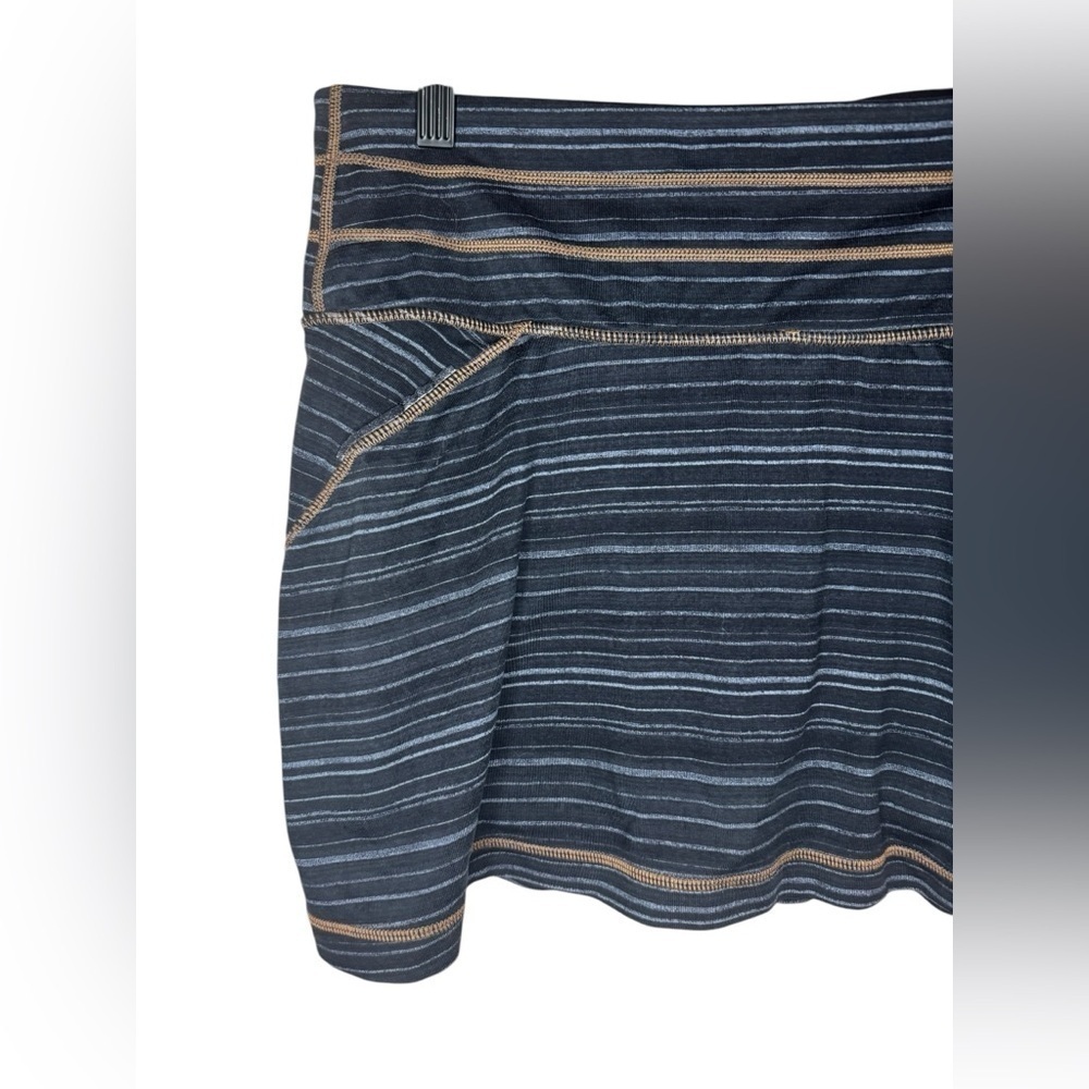 Athleta Striped Relay Skort Size M - Picture 3 of 10